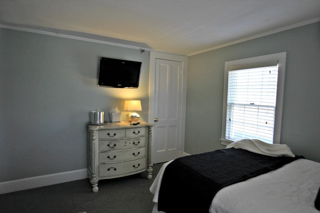 The Hedges Inn East Hampton Exteriör bild